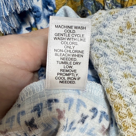 Cato Patchwork Floral Green Blue Yellow Rust  V-Neck Cap Sleeve Top Size L - Picture 8 of 9